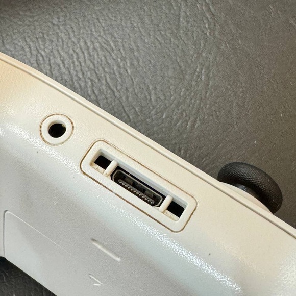 Microsoft 1708 Xbox One Controller - White - TESTED WORKING! - Picture 6 of 10